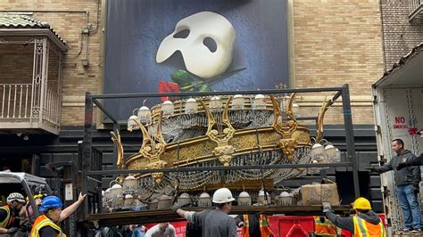 How the ‘Phantom of the Opera’ chandelier made its final exit.